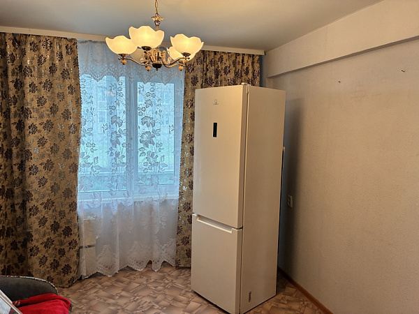 6а мкрн. дом 41, трехкомнатная кв-ра